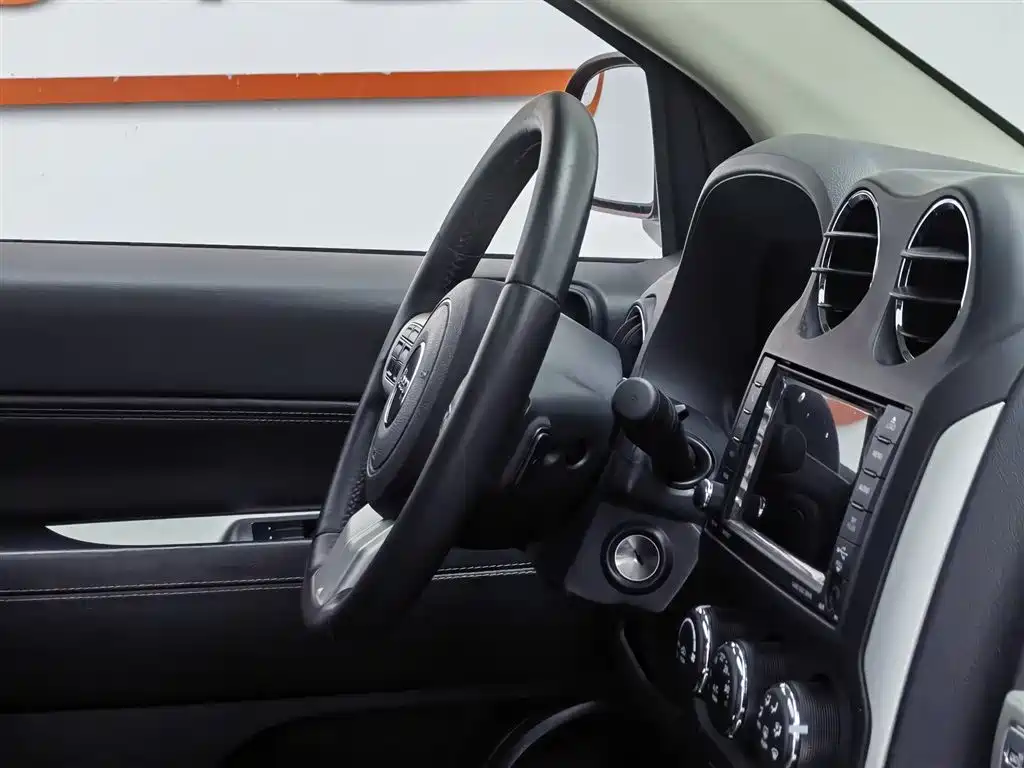 Jeep Compass 2014 — фото 22