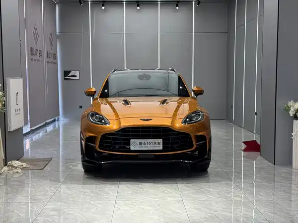 Aston Martin DBX 2022