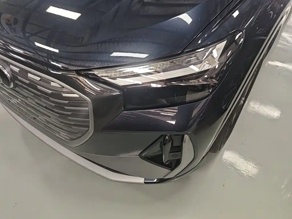 Audi Q4 e-tron 2023 — фото 24