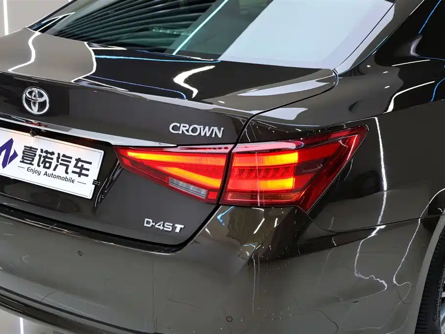 Toyota Crown 2017 — фото 15