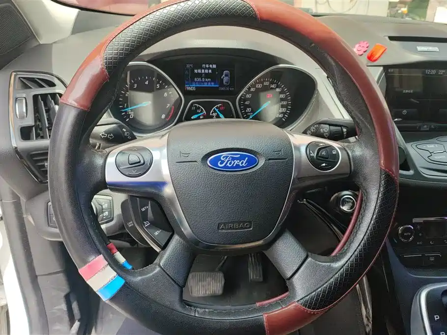 Ford Kuga 2015 — фото 15