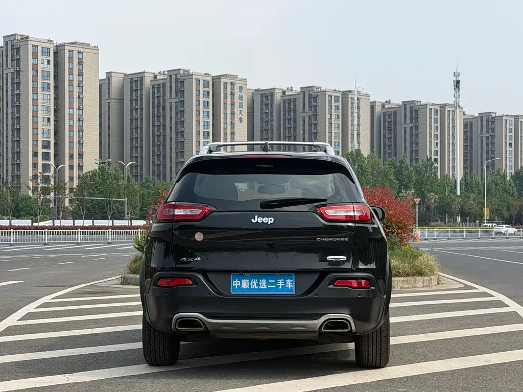 Jeep Cherokee 2017 — фото 12