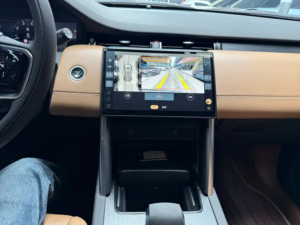 Land Rover Discovery Sport 2023 — фото 8