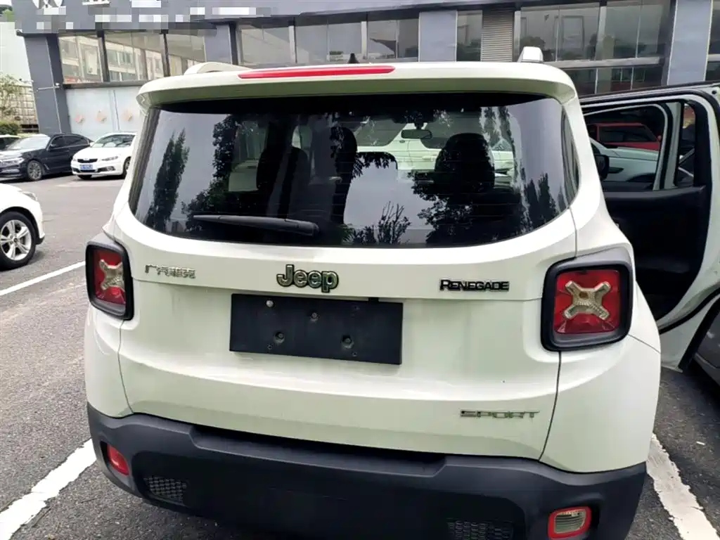 Jeep Renegade 2017 — фото 6