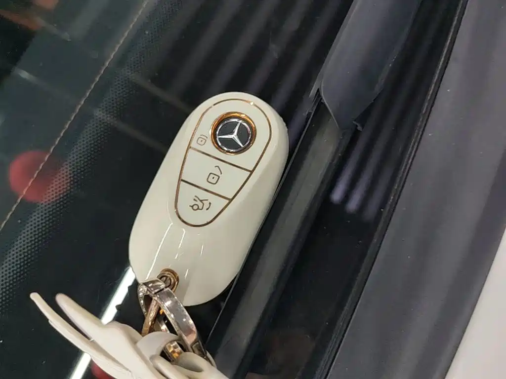 Mercedes-Benz C-Class 2023 — фото 9