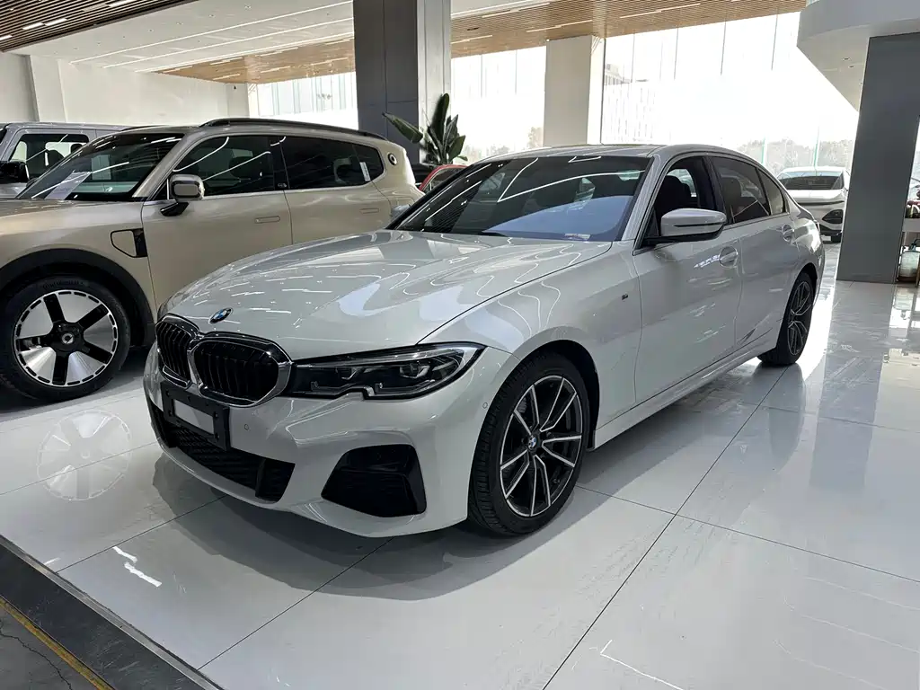BMW 3 Series 2021 — фото 1