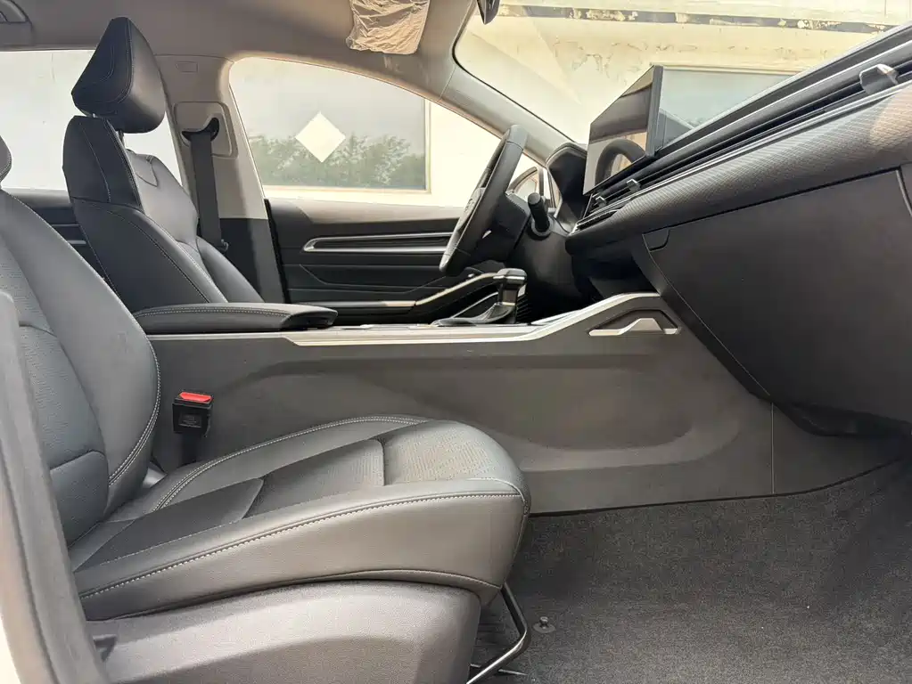 Geely Emgrand 2023