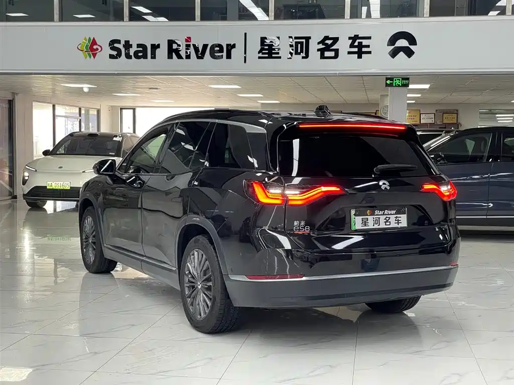 NIO ES8 2022