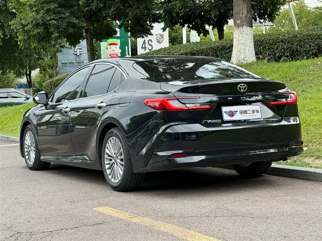 Toyota Camry 2024 — фото 4