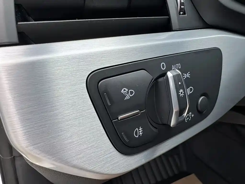 Audi A4L 2022 — фото 19