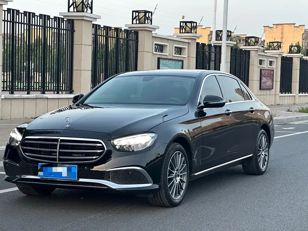 Mercedes-Benz E-Class 2023 — фото 1
