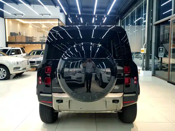 Land Rover Defender 2023