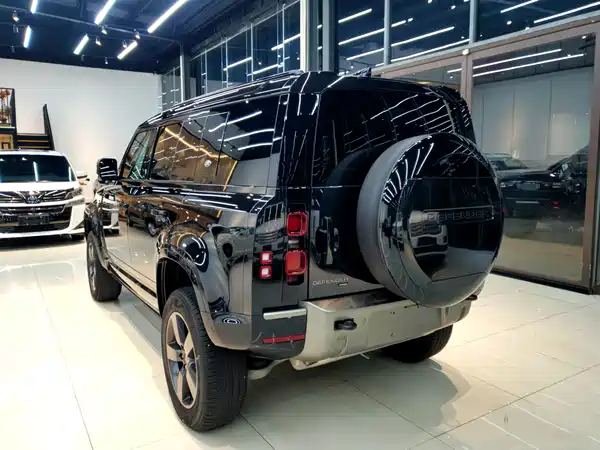 Land Rover Defender 2023