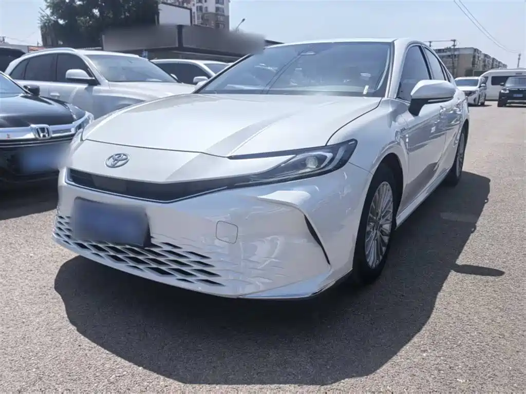 Toyota Camry 2024 — фото 1
