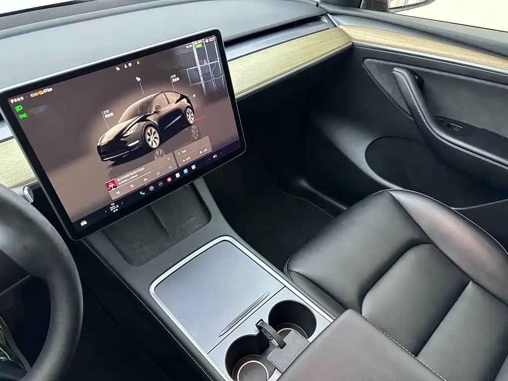 Tesla Model Y 2023 — фото 12