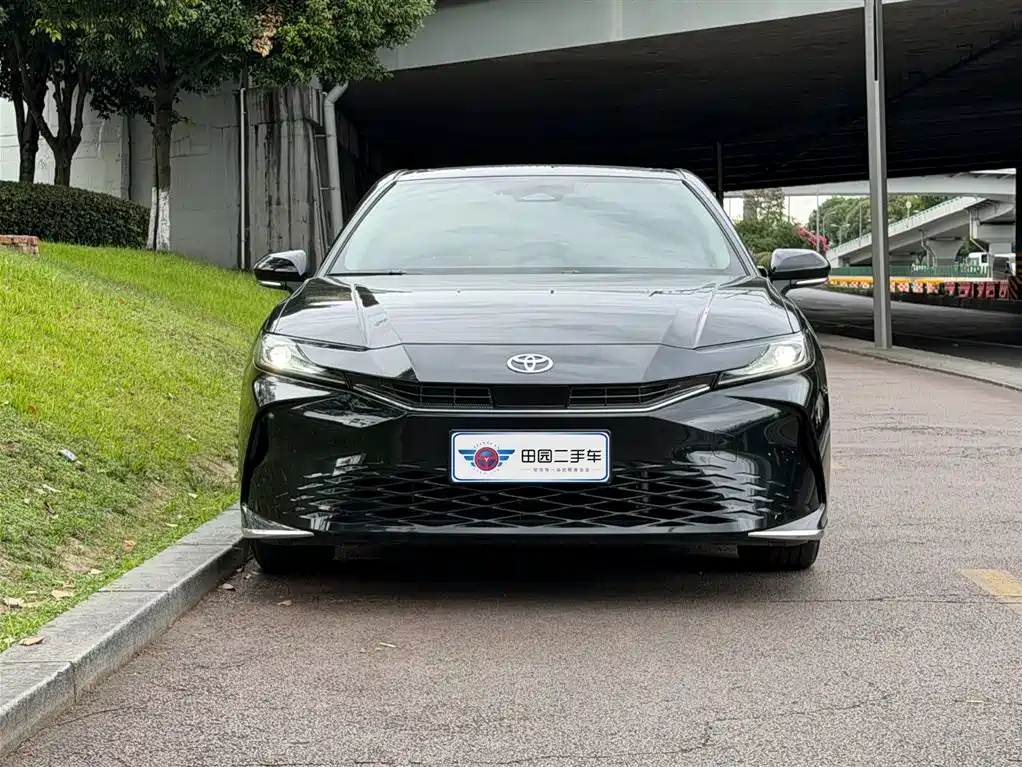 Toyota Camry 2024 — фото 2
