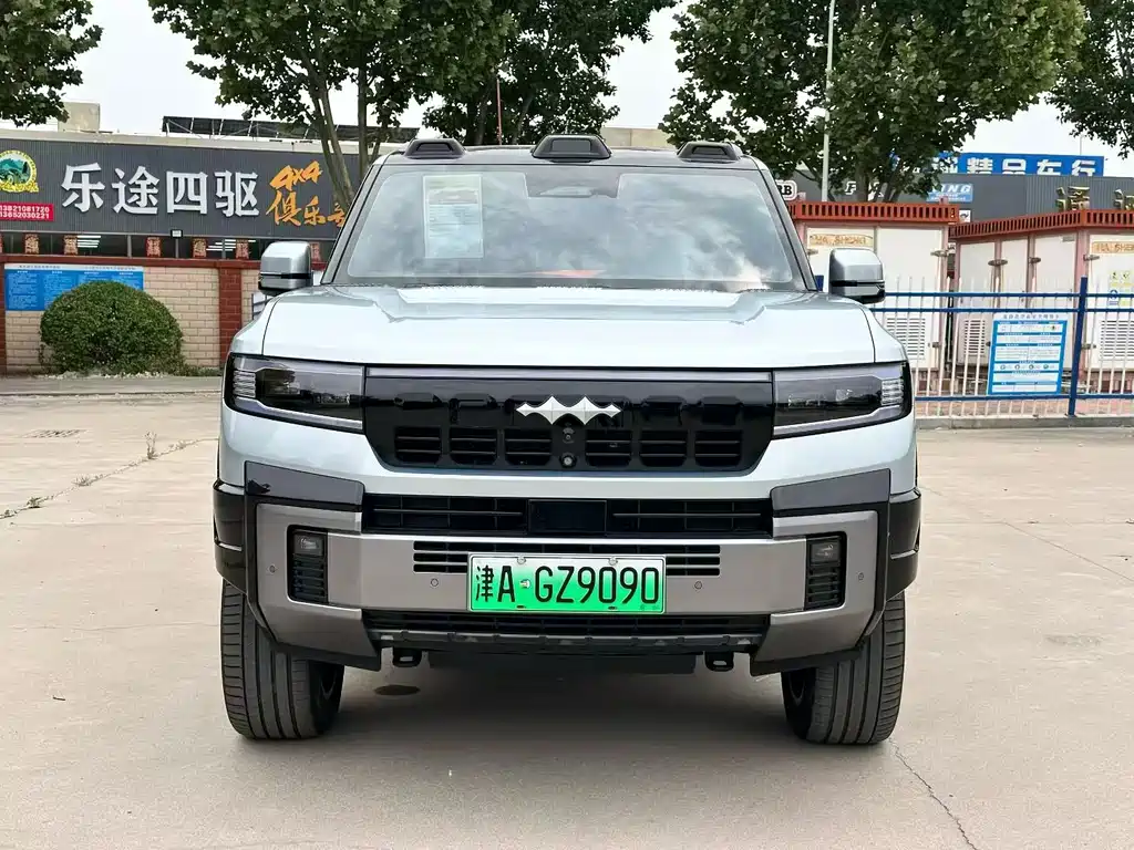 Fang Cheng Bao Leopard 8 2024