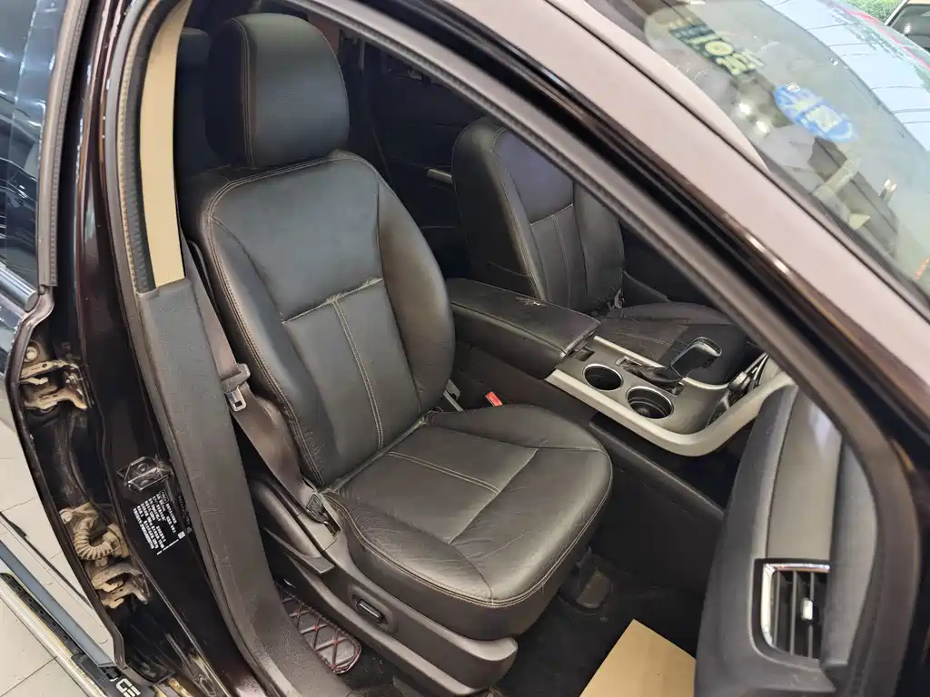 Ford Edge 2015 — фото 32