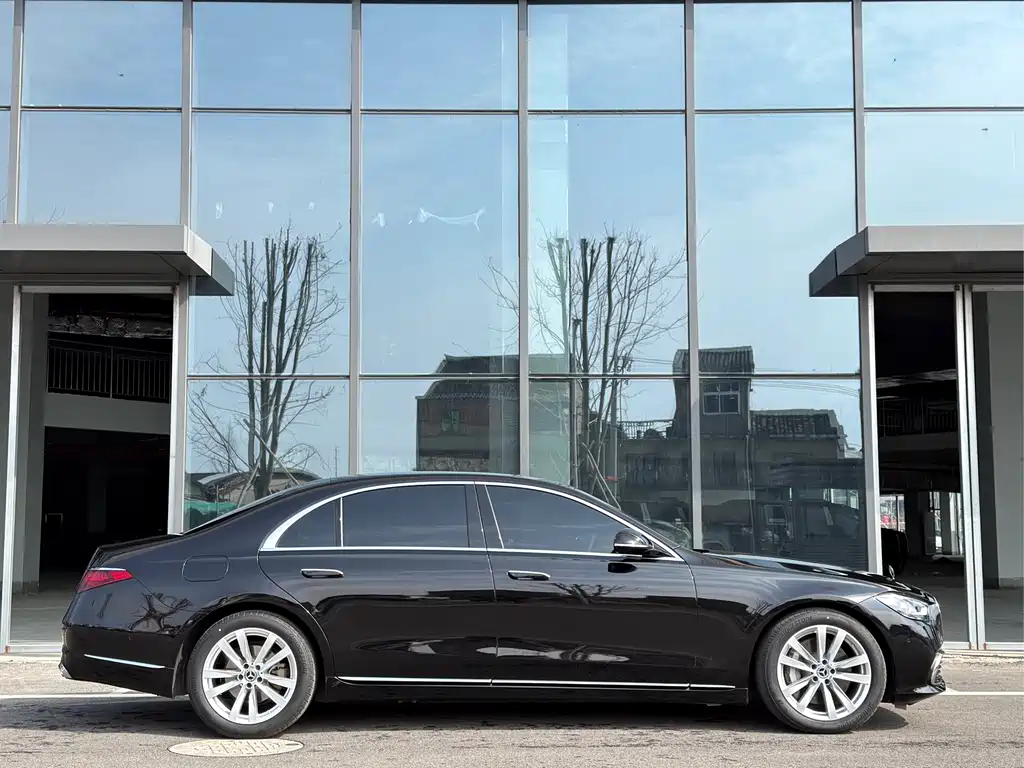 Mercedes-Benz S-Class 2025 — фото 3