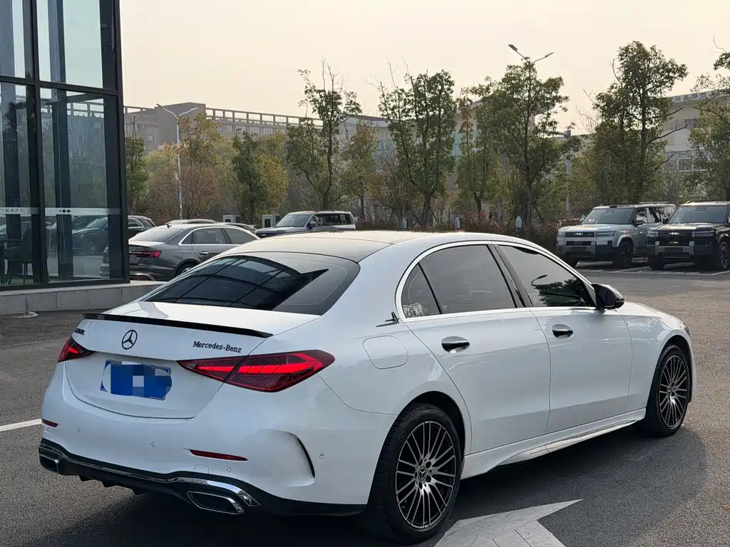 Mercedes-Benz C-Class 2023 — фото 16
