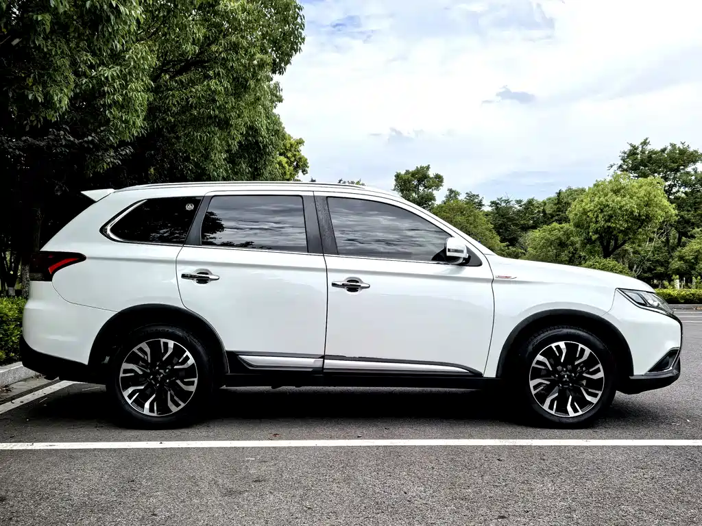 Mitsubishi Outlander 2020