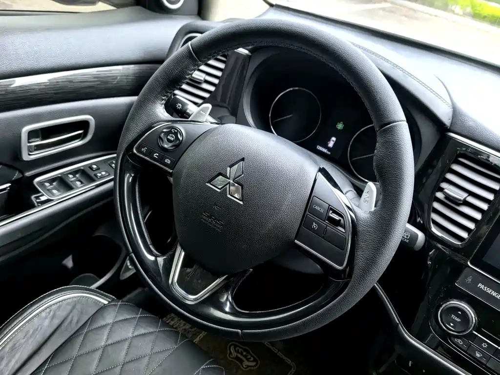 Mitsubishi Outlander 2020 — фото 9