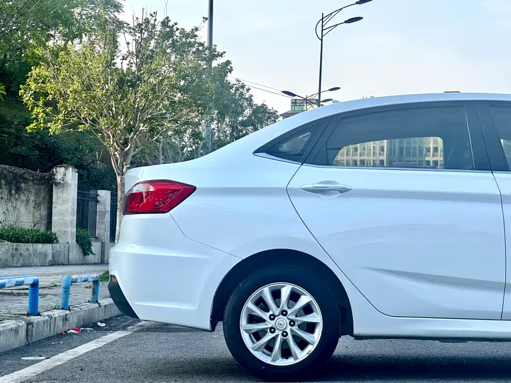 Changan V7 2015 — фото 8