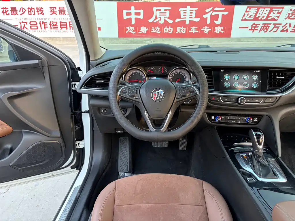 Buick Regal 2018 — фото 10
