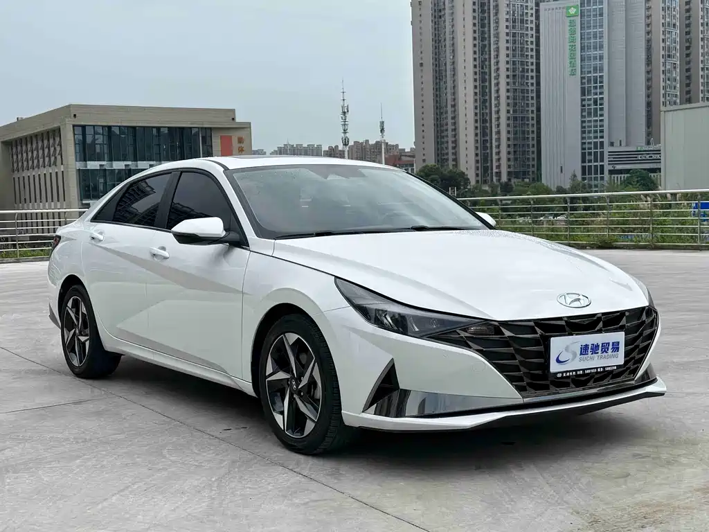 Hyundai Elantra 2023 — фото 3