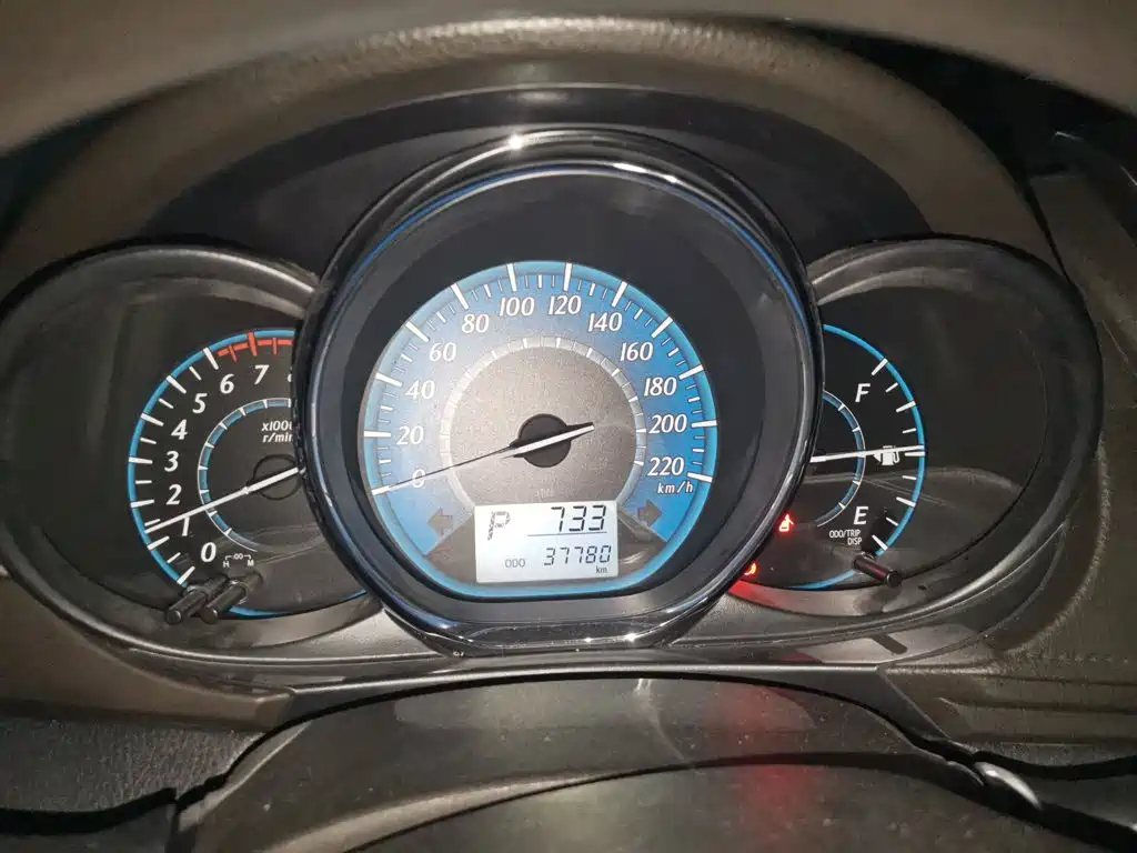 Toyota Yaris L 2014 — фото 8