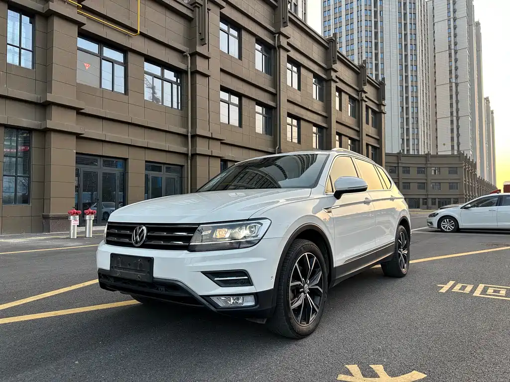 Volkswagen Tiguan L 2019 — фото 1