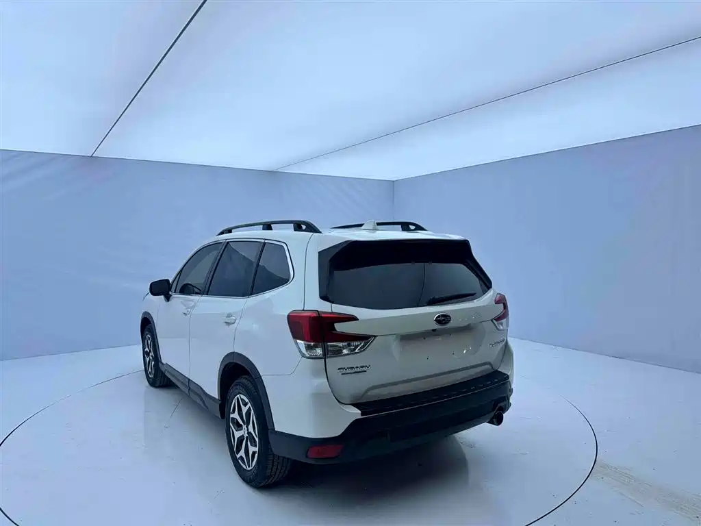 Subaru Forester 2023 — фото 6
