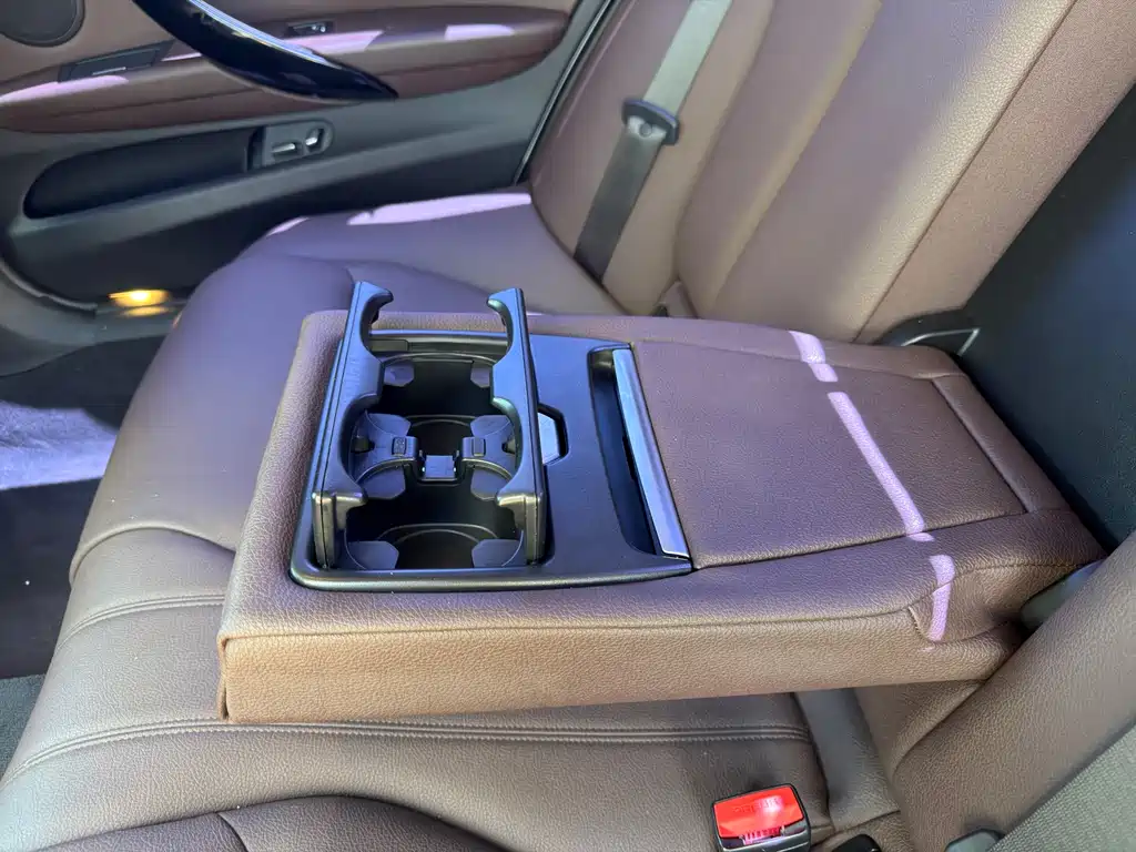 BMW 3 Series 2018 — фото 19