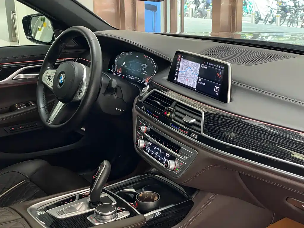 BMW 7 Series 2021 — фото 18