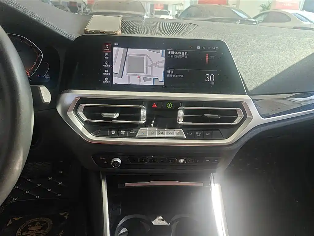 BMW 3 Series 2021 — фото 13