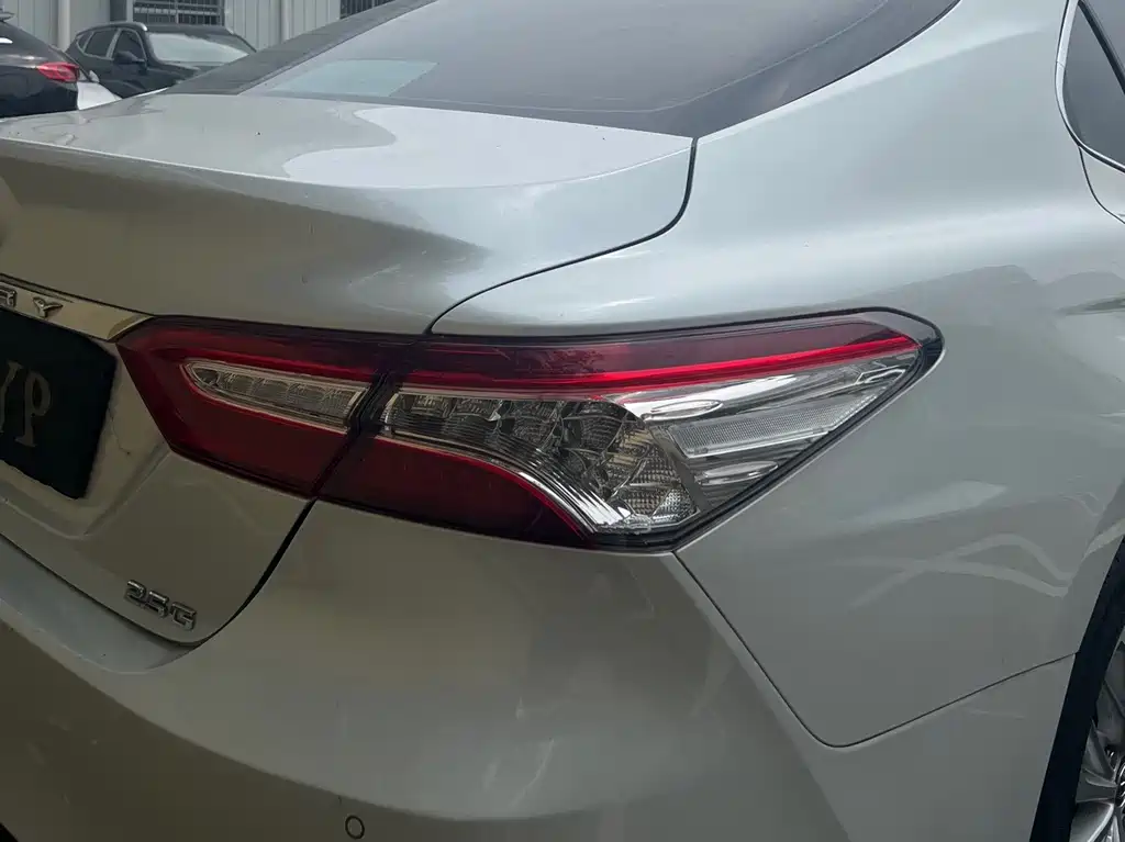 Toyota Camry 2021 — фото 6