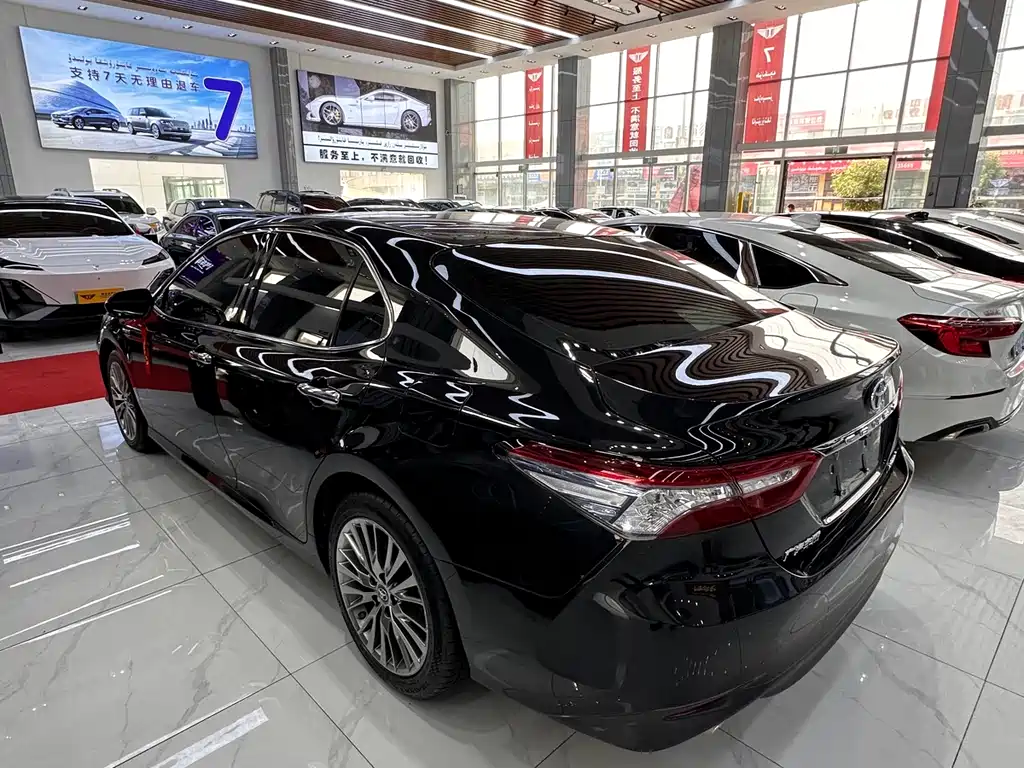 Toyota Camry 2020 — фото 11