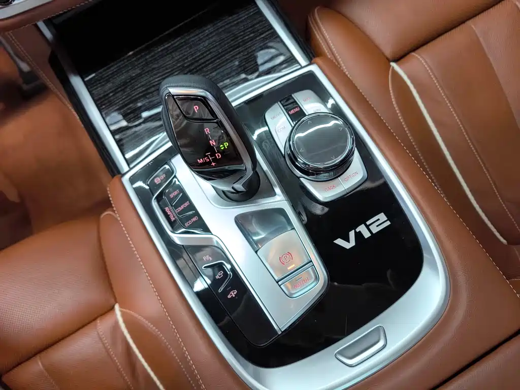BMW 7 Series 2018 — фото 11
