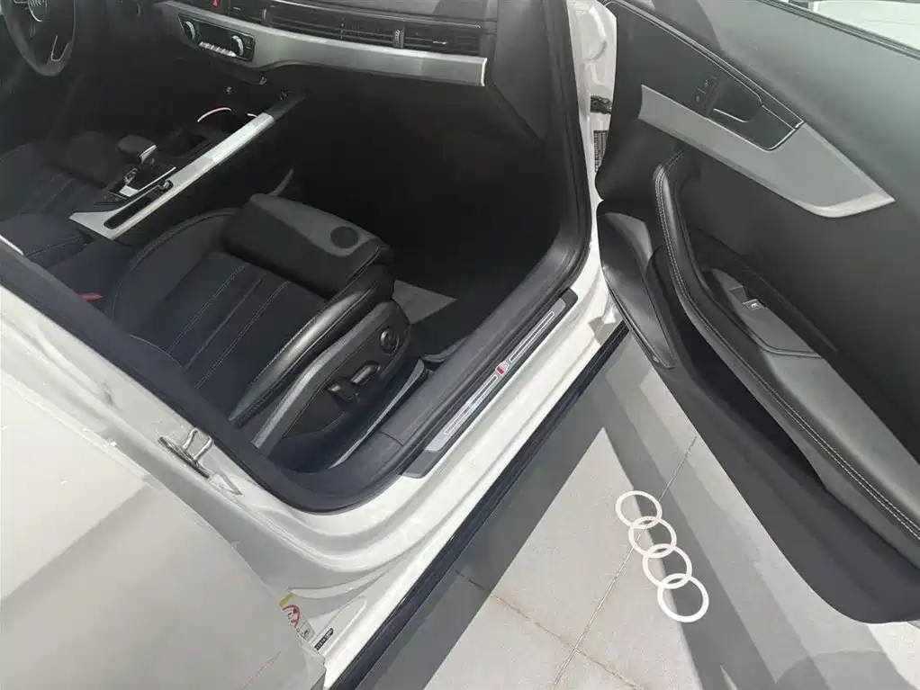 Audi A4L 2023 — фото 10