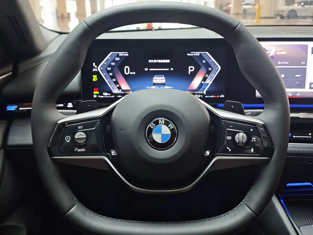 BMW 5 Series 2025 — фото 15