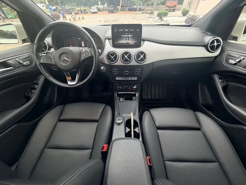 Mercedes-Benz B-Class 2017 — фото 13