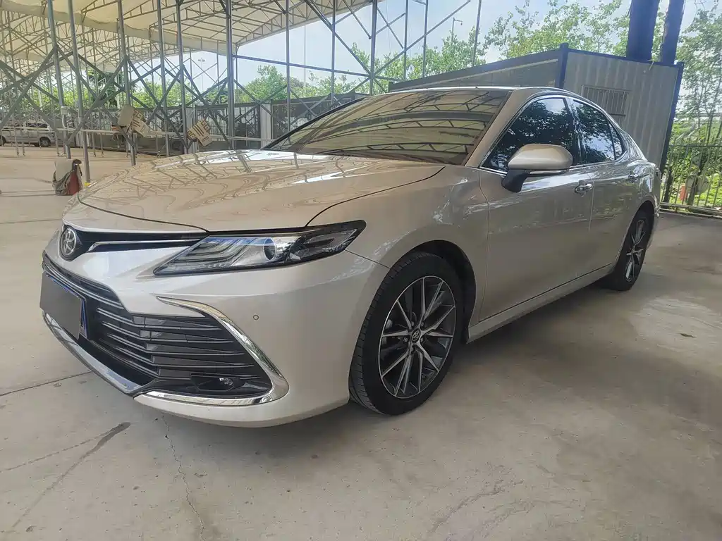 Toyota Camry 2021 — фото 1