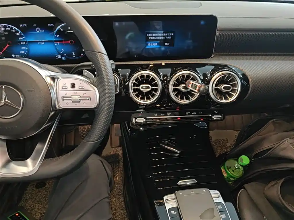 Mercedes-Benz A-Class 2020 — фото 10