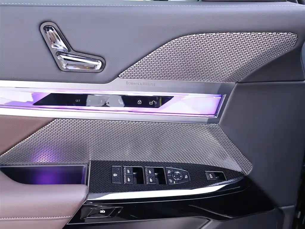BMW i7 2023 — фото 17