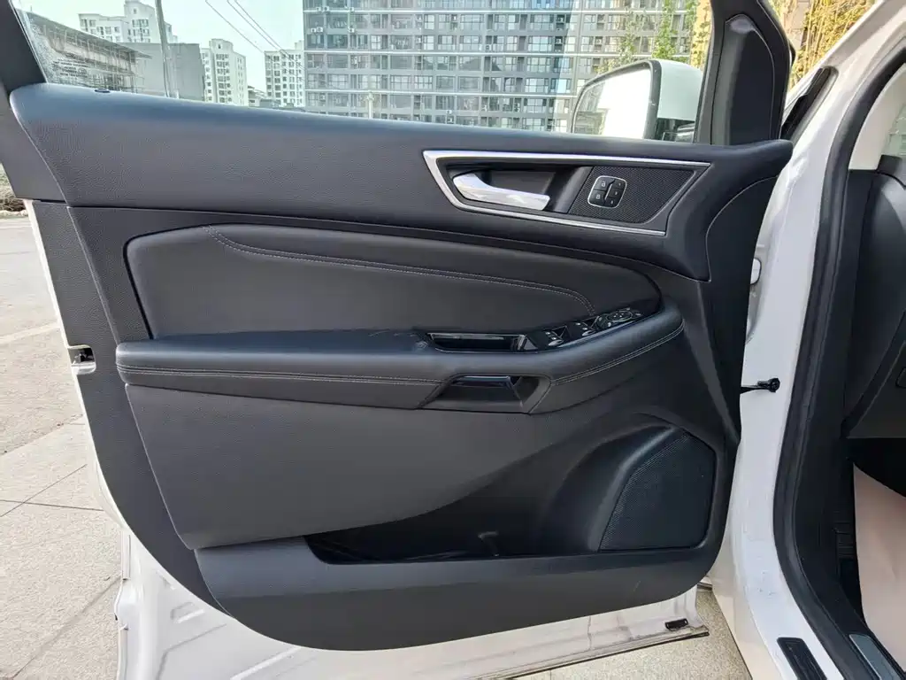 Ford Edge 2016 — фото 22