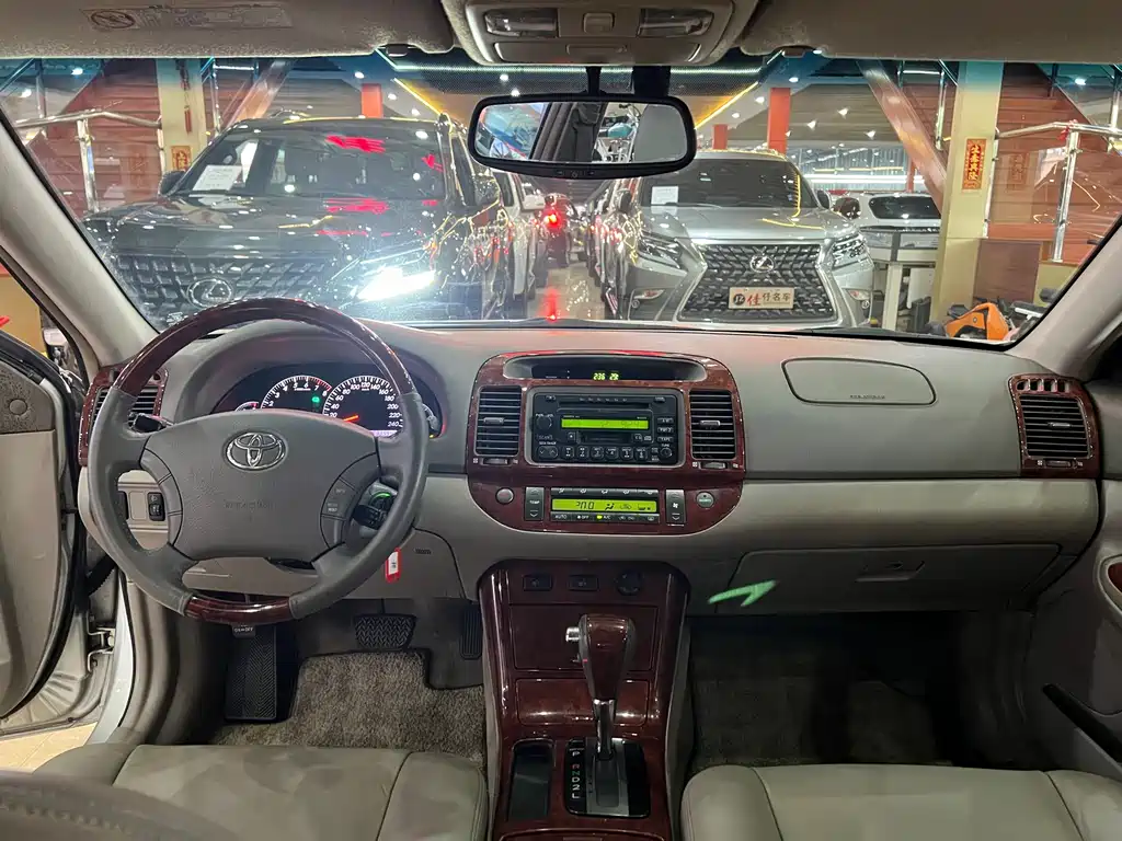 Toyota Camry 2005 — фото 11