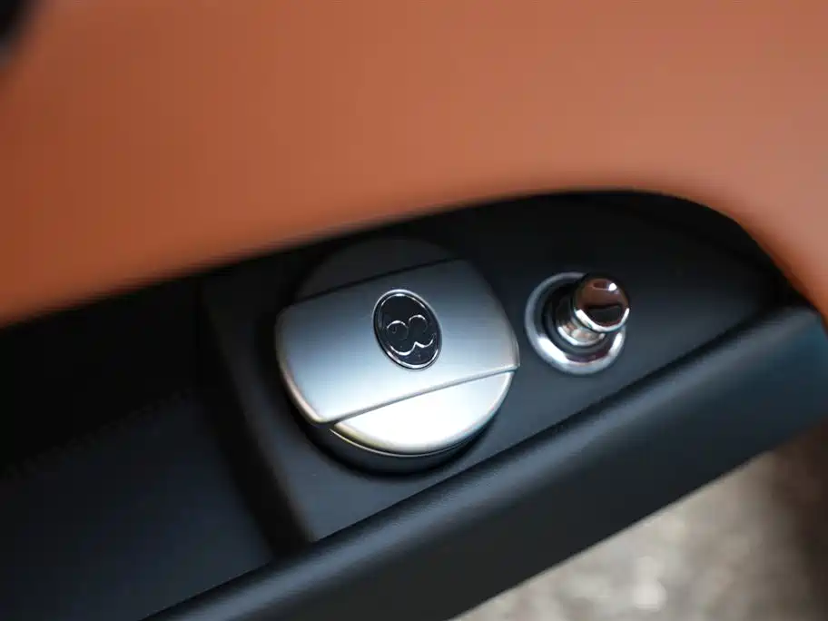 Bentley Flying Spur 2016 — фото 16