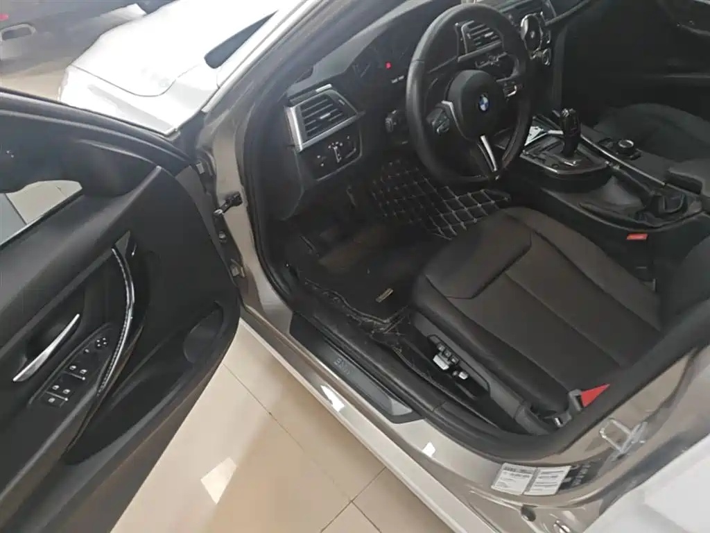 BMW 3 Series 2017 — фото 16