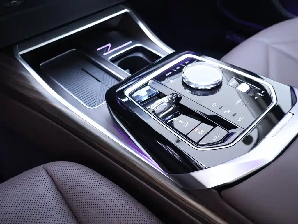 BMW i7 2023 — фото 12