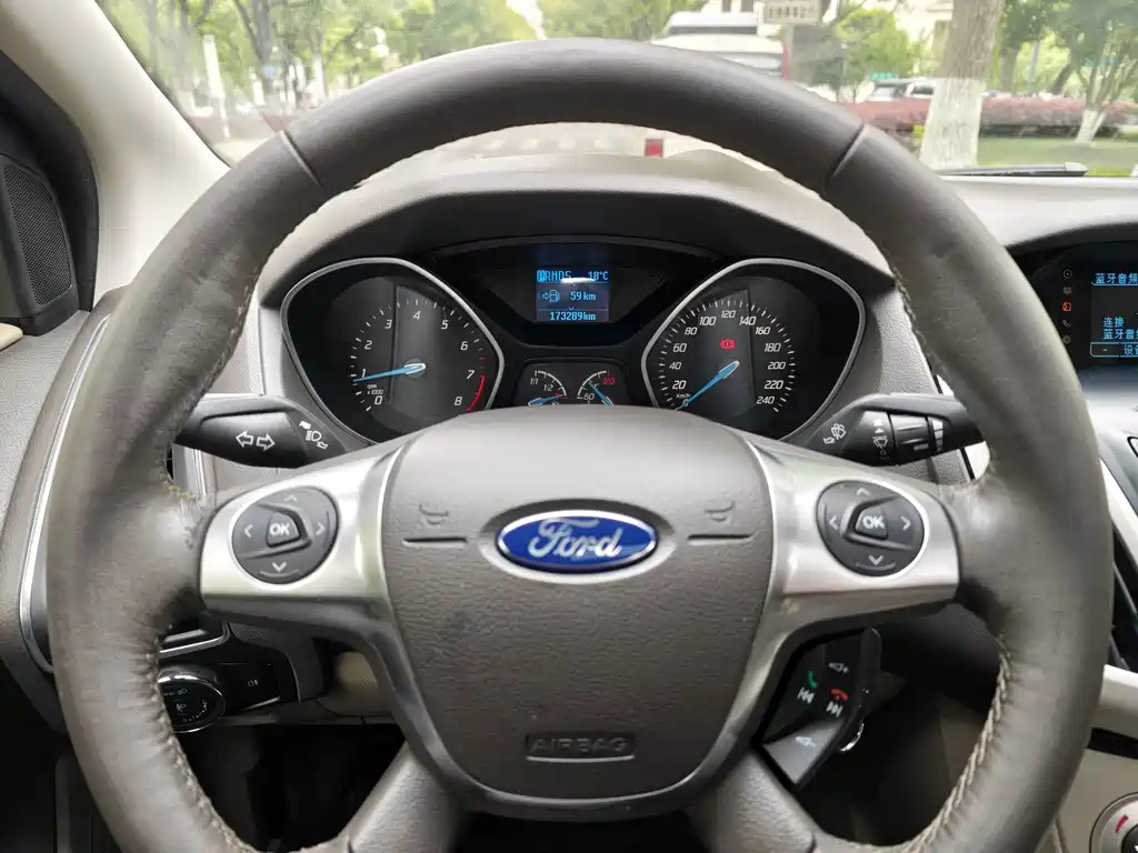 Ford Focus 2013 — фото 10